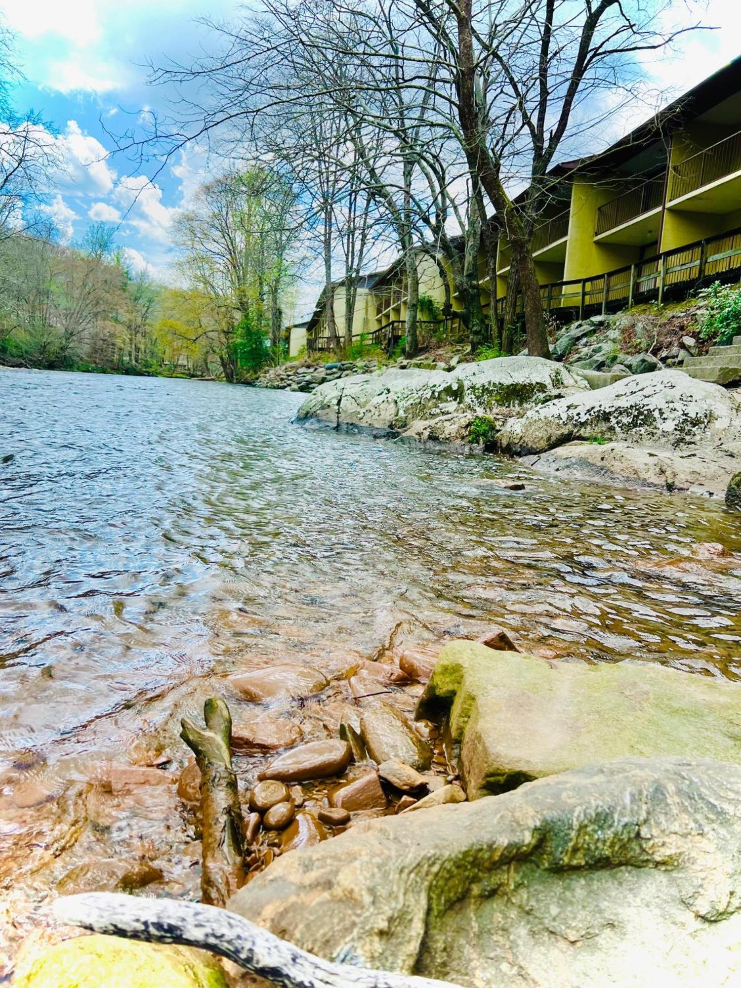 Newfound Lodge On The River Cherokee Exterior photo