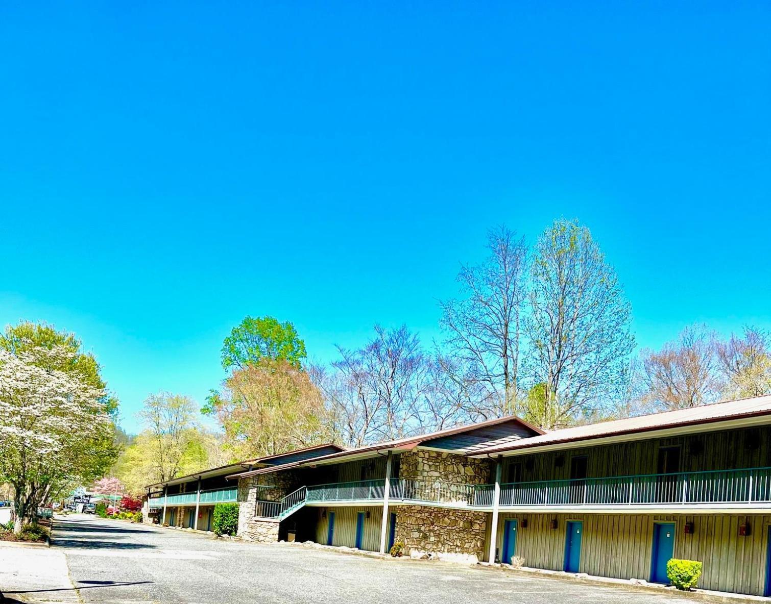 Newfound Lodge On The River Cherokee Exterior photo